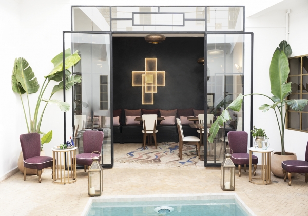 http://www.mounasaboni.com/files/gimgs/64_riad-parenthesebd17.jpg