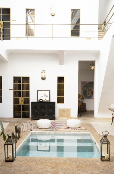 http://www.mounasaboni.com/files/gimgs/64_riad-parenthesebd20.jpg