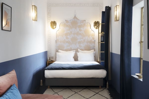 http://www.mounasaboni.com/files/gimgs/64_riad-parenthesebd23.jpg