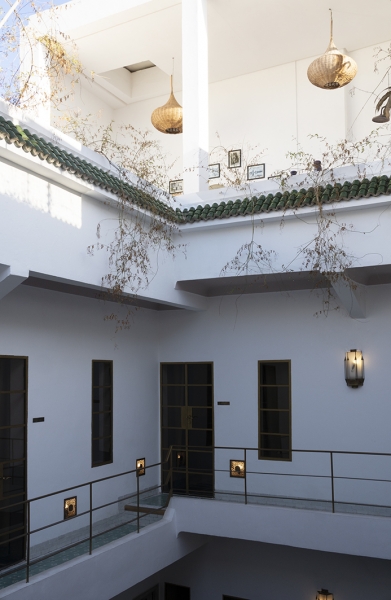 http://www.mounasaboni.com/files/gimgs/64_riad-parenthesebd30.jpg