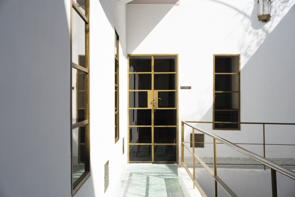 http://www.mounasaboni.com/files/gimgs/64_riad-parenthesebd31.jpg